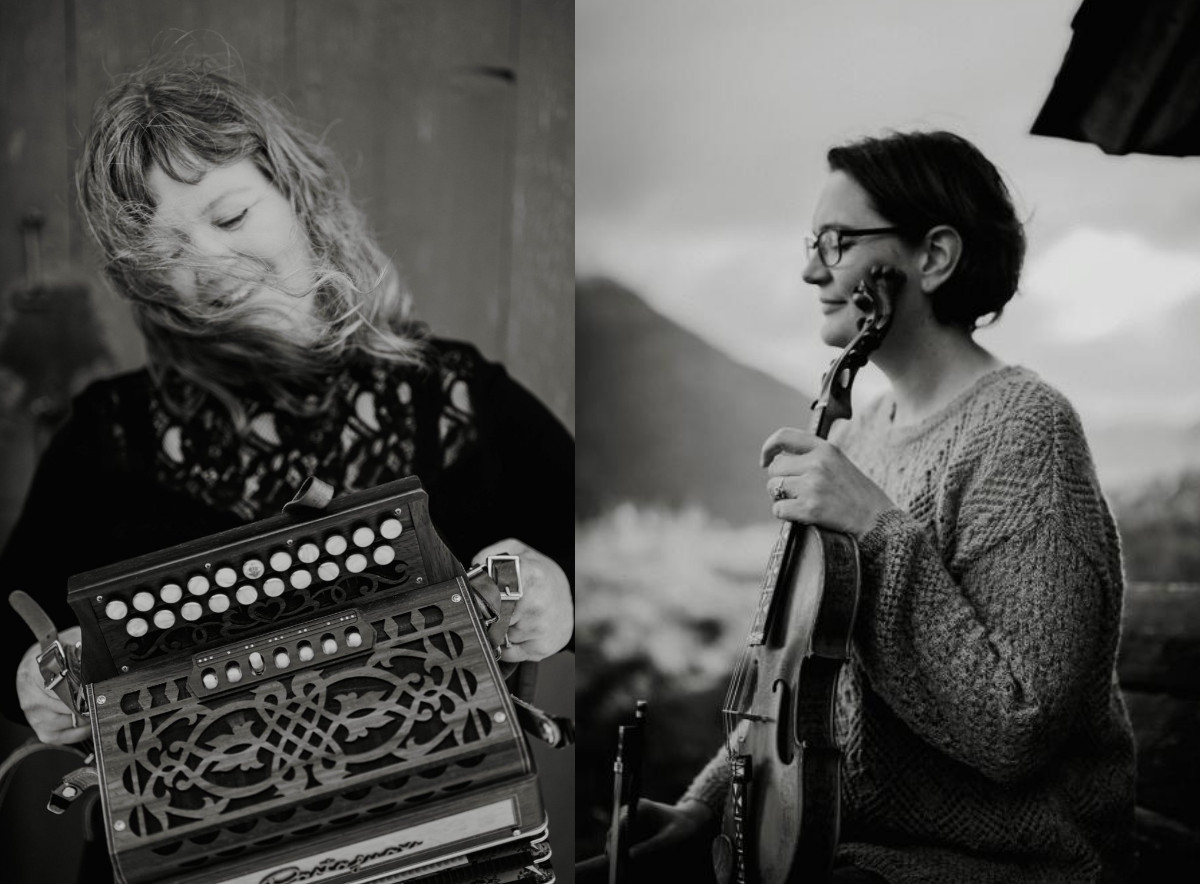 Anita Bråvoll med toradar, Lajla Storli med hardingfele.